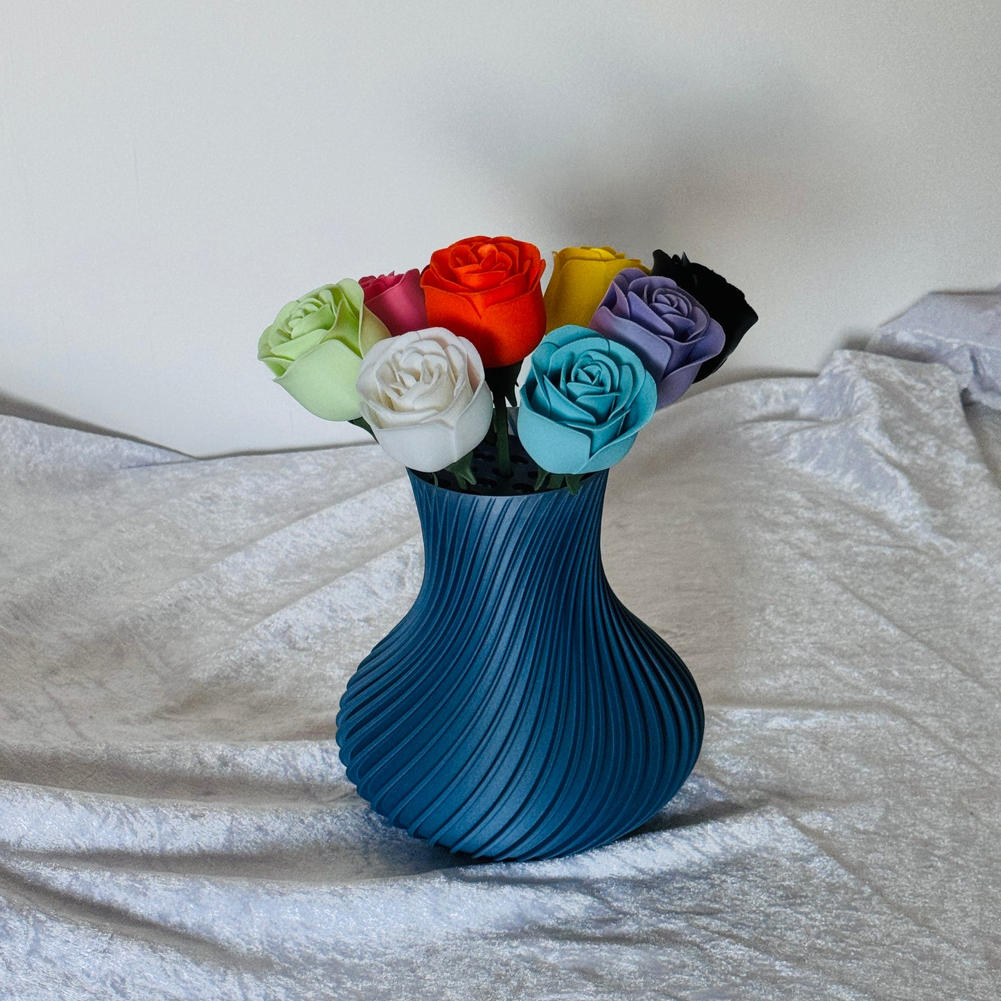Bloombox Horizon Vase: Modern 3D Printed Display for Botanicals, Lego Flowers & Contemporary Decor
