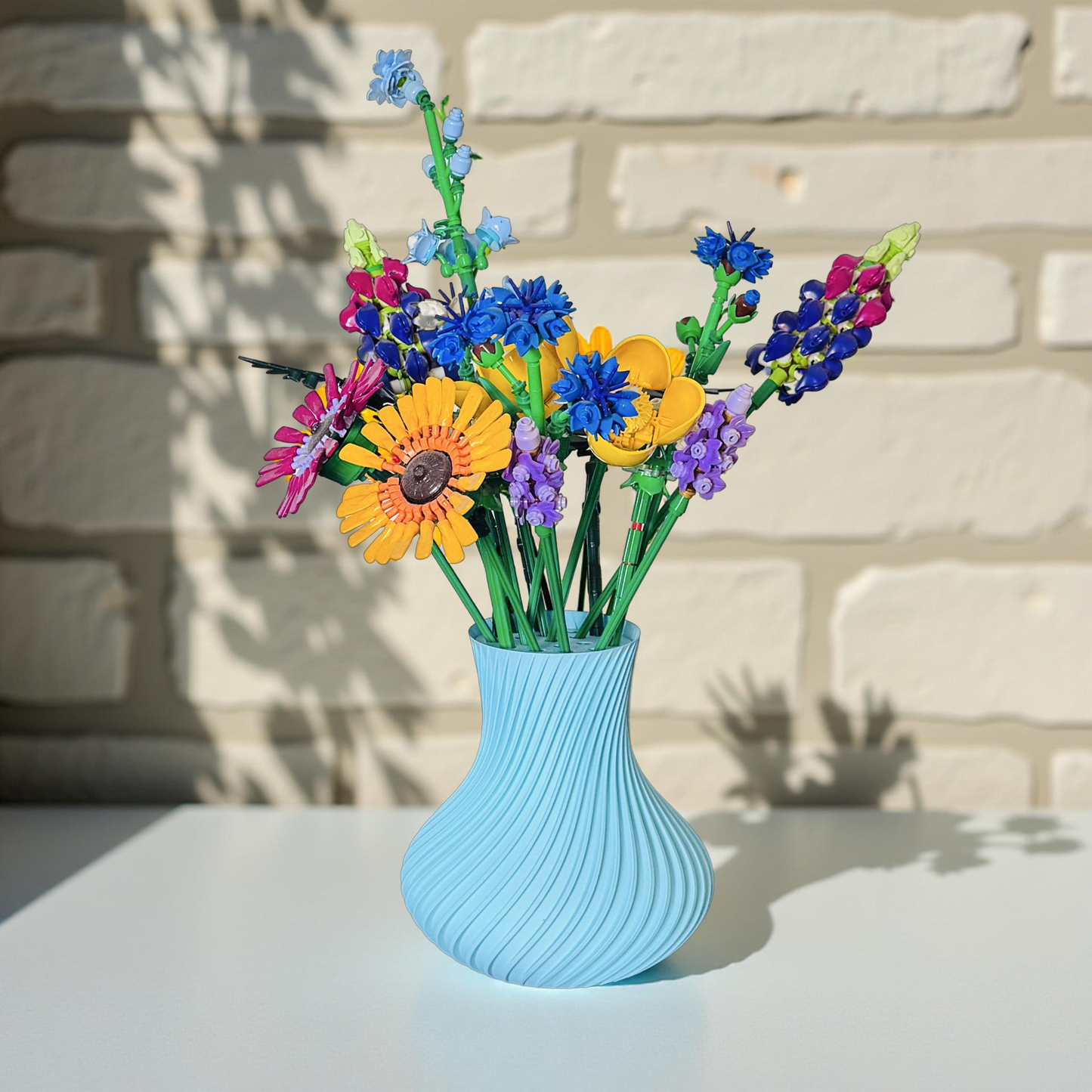 Bloombox Horizon Vase: Modern 3D Printed Display for Botanicals, Lego Flowers & Contemporary Decor