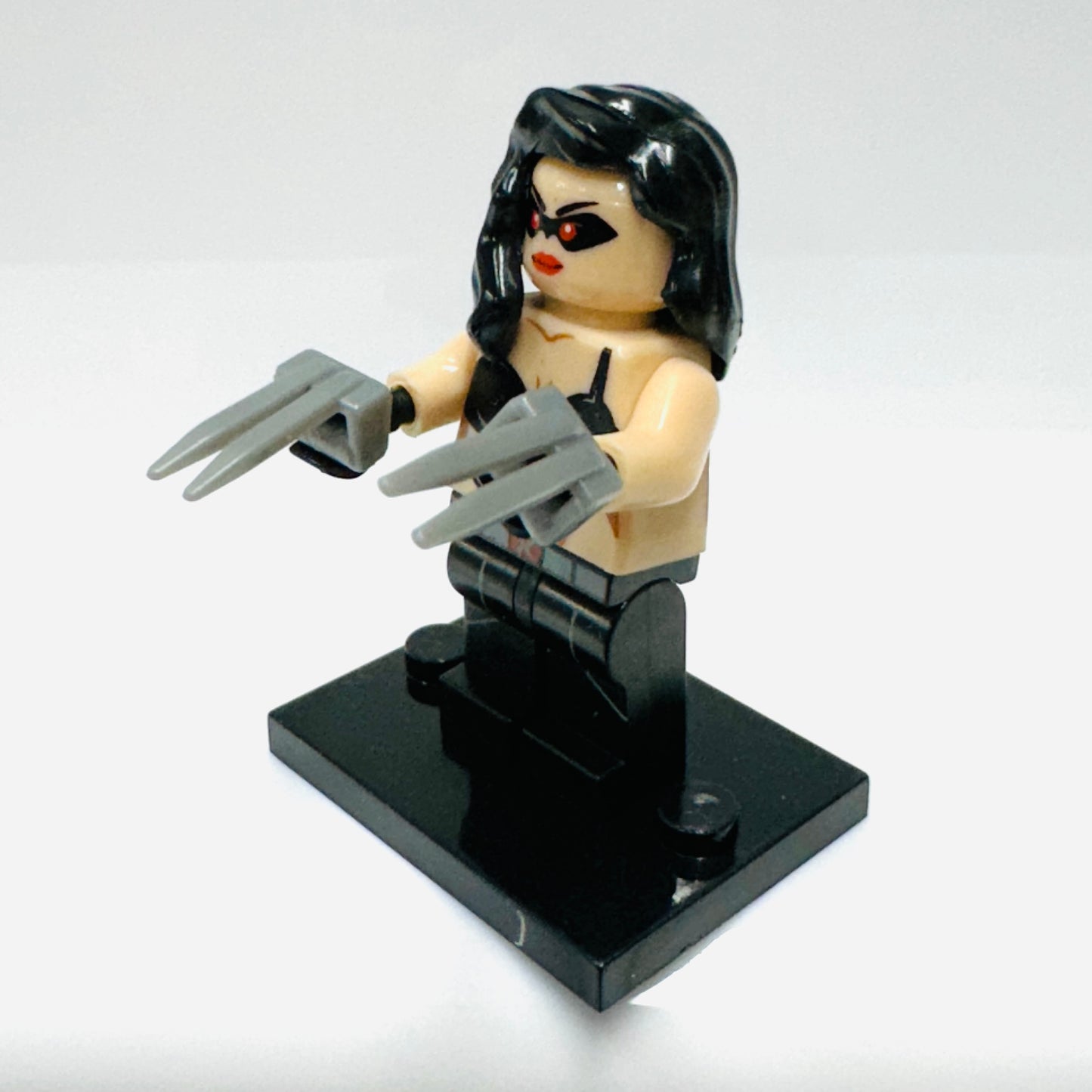 Custom Super Hero Laura Wolverine Minifigure