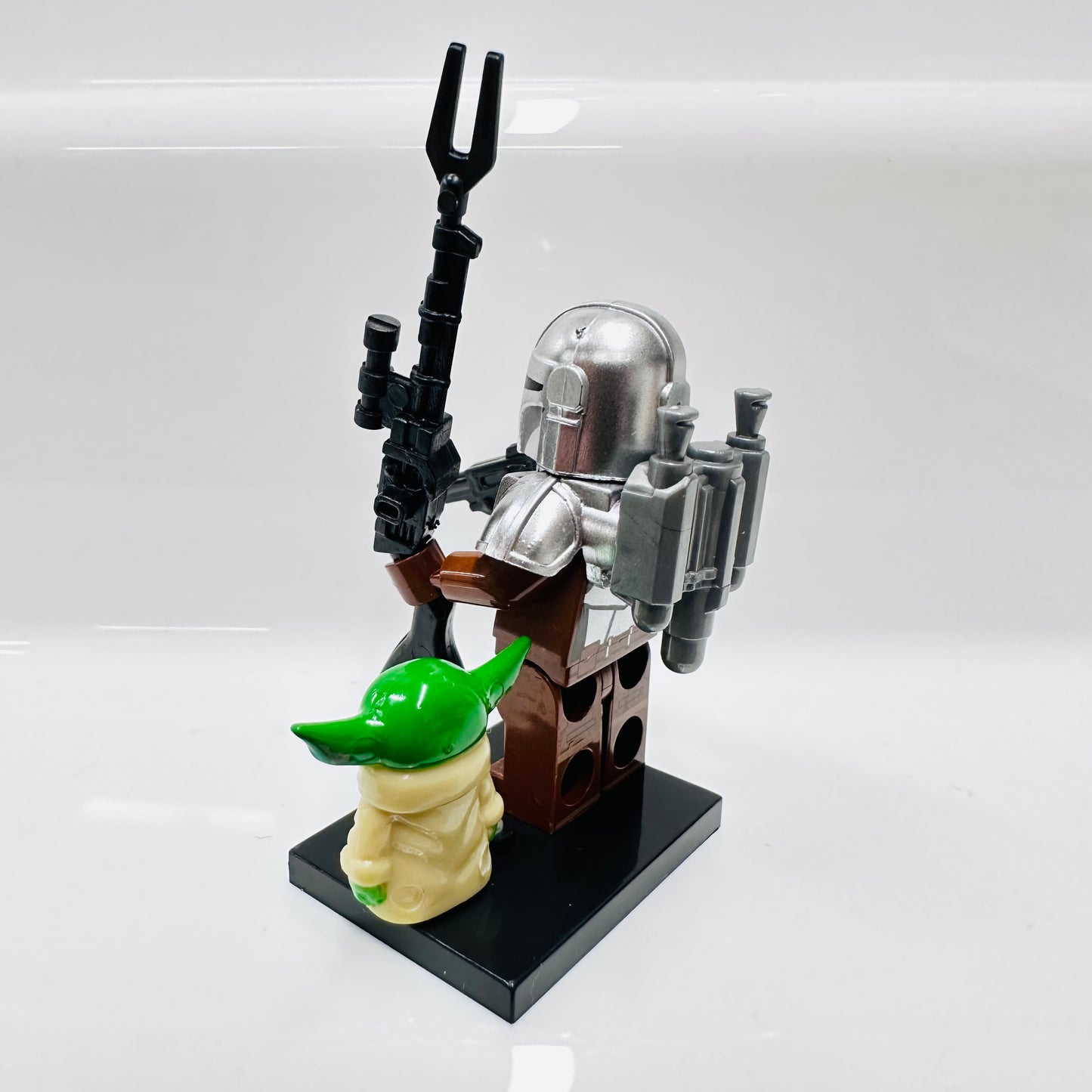 Custom Mandalorian & Baby Yoda ( The Child) Minifigure