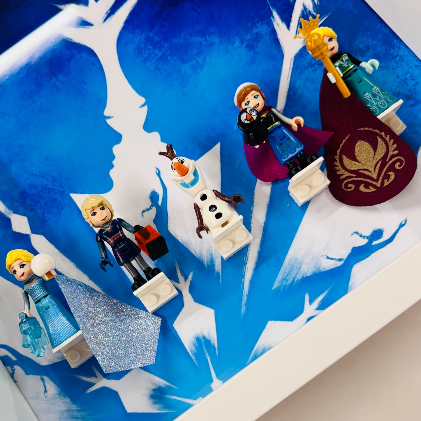 Frozen figures in a Frame