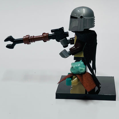 Custom Mandalorian & Baby Yoda ( The Child) Minifigure