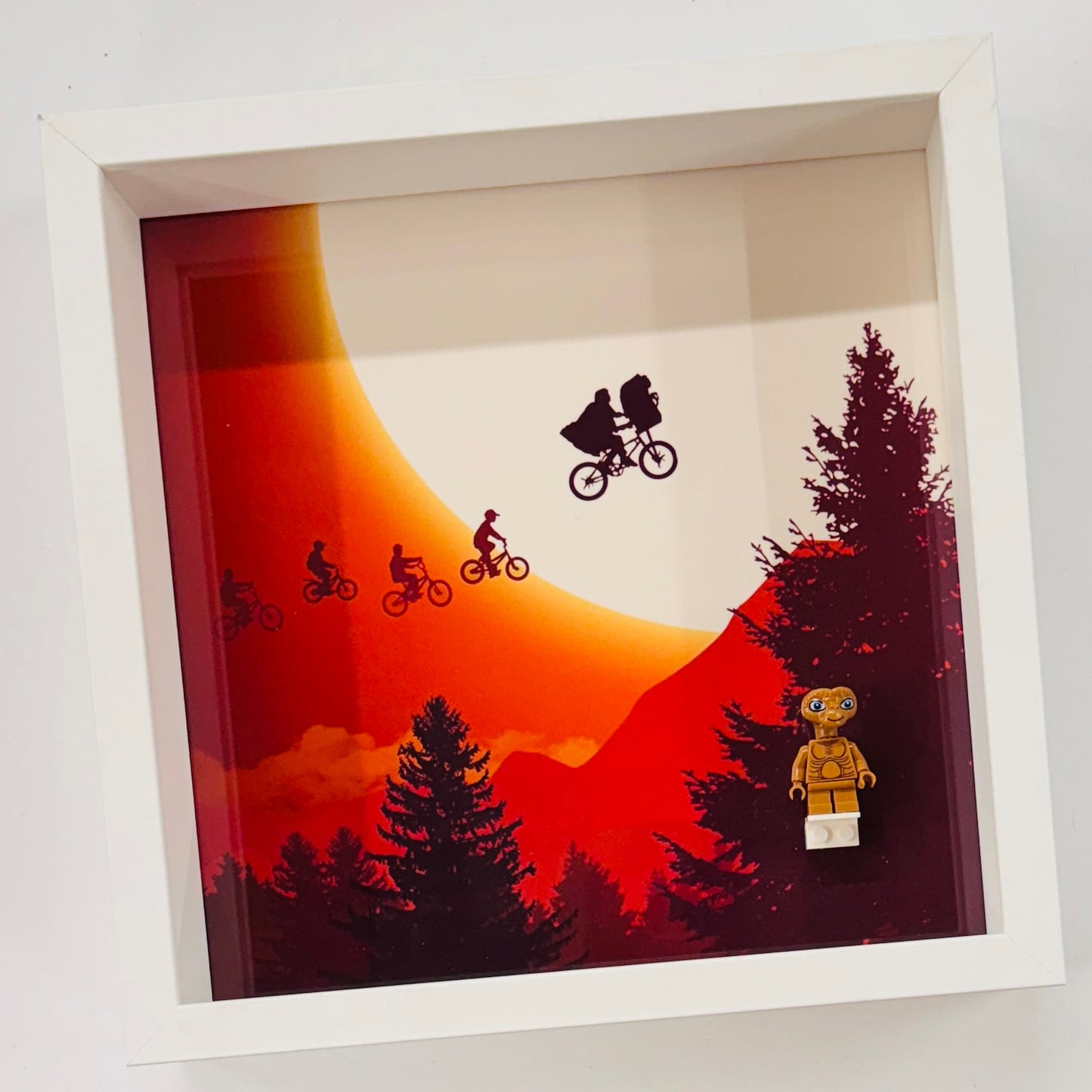 ET minifigure in a Frame