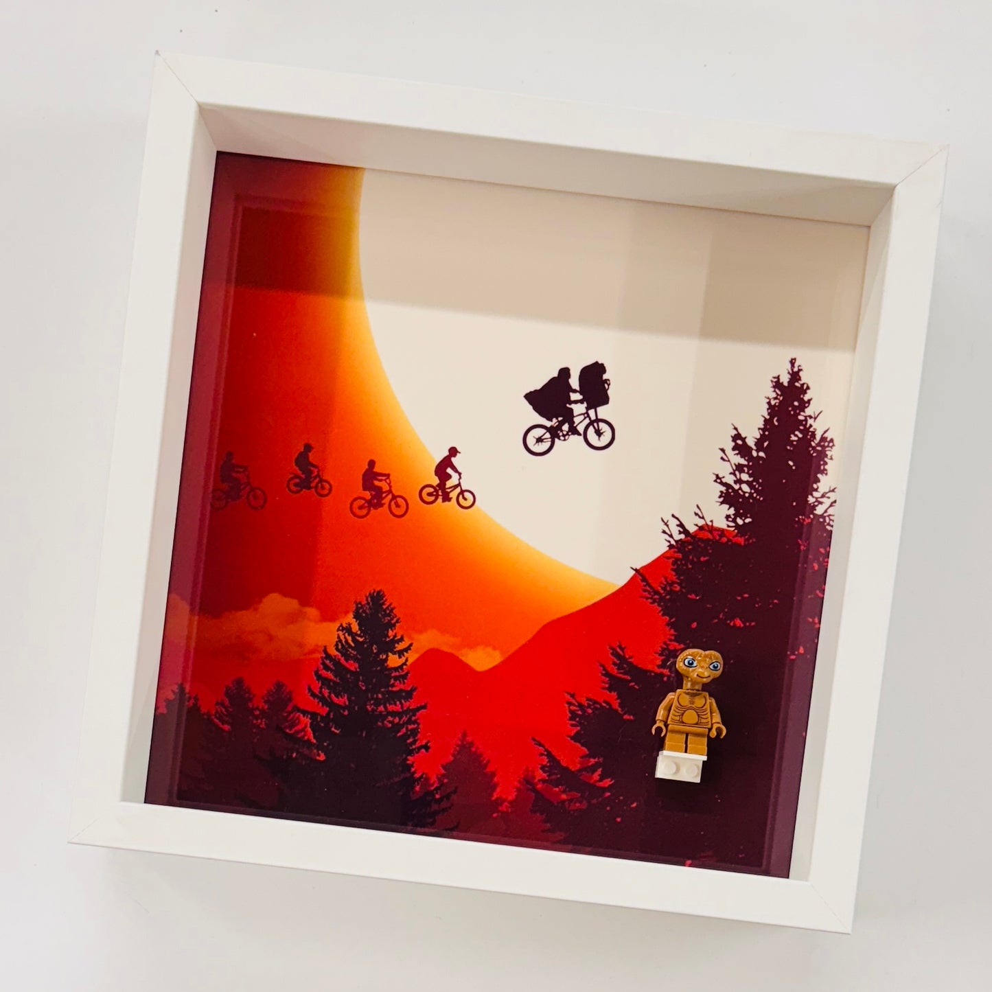 ET minifigure in a Frame