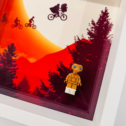 ET minifigure in a Frame